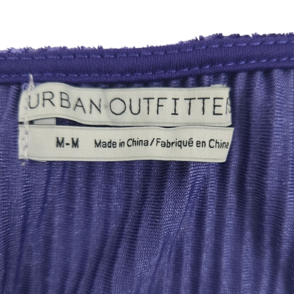 Urban Outfitters Purple Velvet Ribbed Peplum Top Deep V-Neck Flutter Sleeve M - Picture 6 of 8